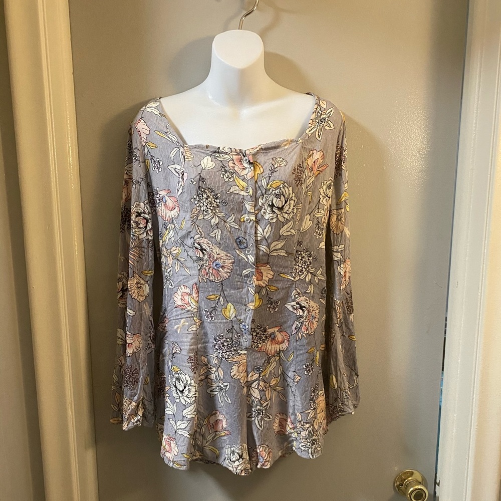 NWOT Rue 21 gray flwr romper long sleeve size LG